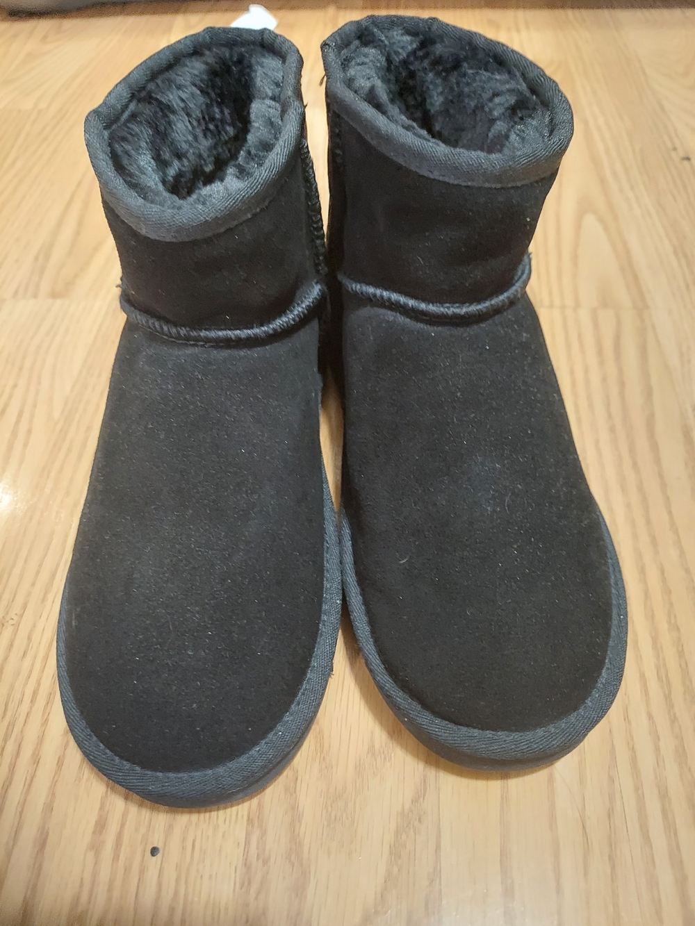 Uggs Womens Black Cozy Fur-Lined Ankle Boots Size 9 New W/ Small Flaw See Photos